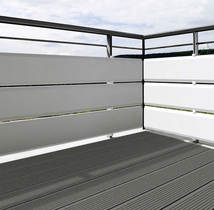 Balkonverkleidung mit Balkonprofilen aus Aluminium -weiss - horizontal