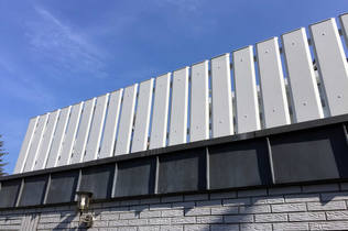 Dachterrasse eingekleidet mit Balkonprofilen aus Aluminium - weiß