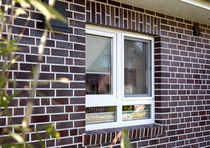 Insektenschutz für Fenster - Spannrahmen eingestellt in weiss